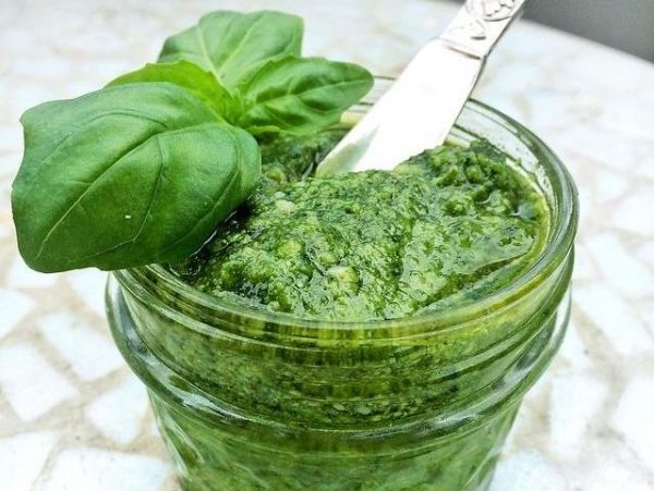 Syrlig pesto