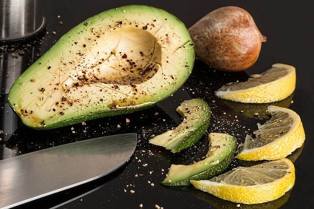 Guacamole med färska groddar